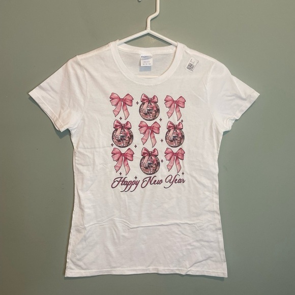 NWT Womens Happy New Year Coquette Cute Bows Holiday Whimsy T-Shirt Pink Size XS - Picture 1 of 6